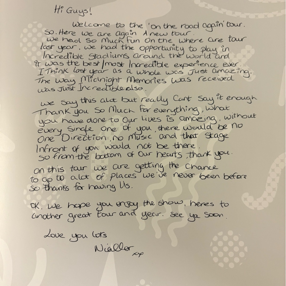 One Direction 2015 Tour Book - Picture 4 of 6
